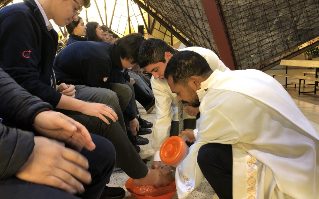 Misas de “Lavado de pies” encabezadas por nuestros Sacerdotes, junto a alumnos de 5° básico a 4° medio.