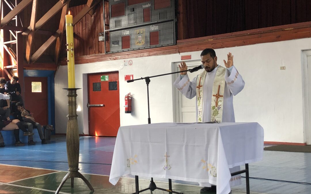 Liturgia de Pascua de Resurrección con alumnos del Patio Grande