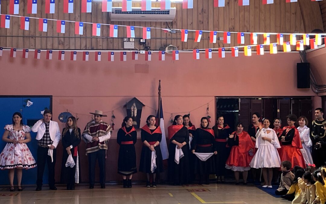 ¡Así bailan nuestros apoderados de Pre escolar!