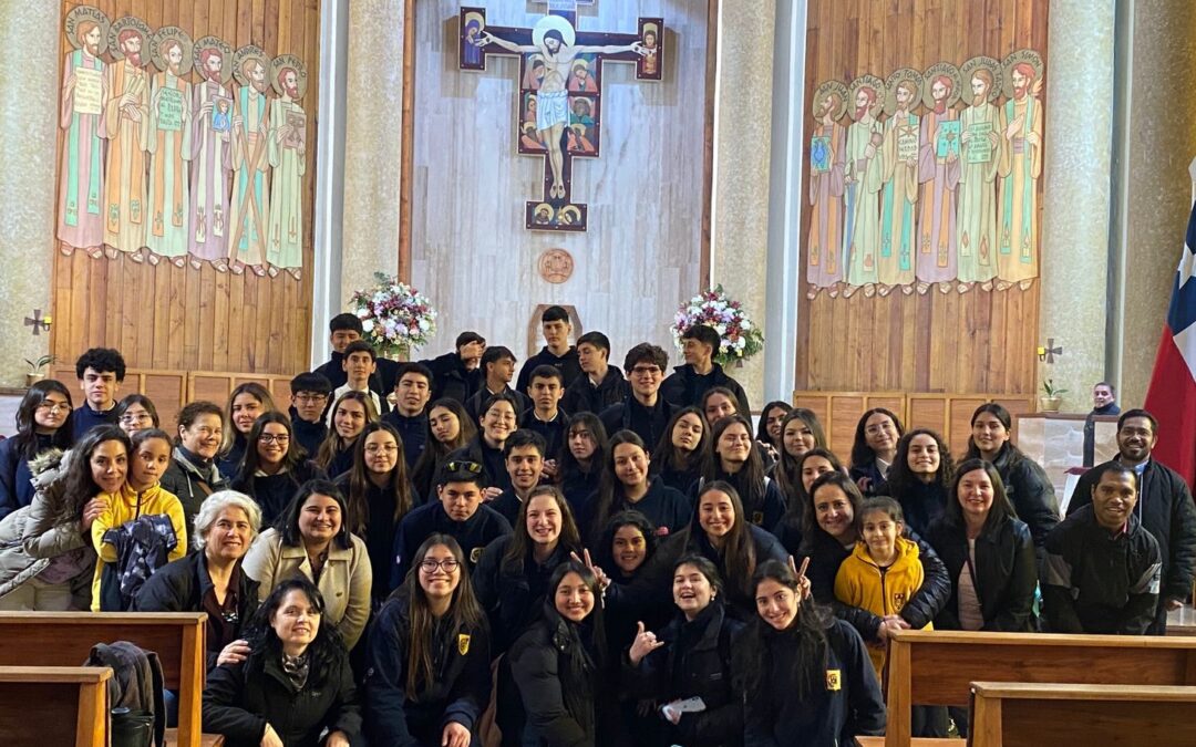 Alumnos de Confirmación visitan Catedral de Los Ángeles